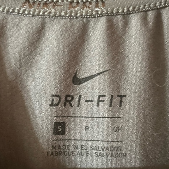 Nike dri-fit tee - Picture 2 of 2